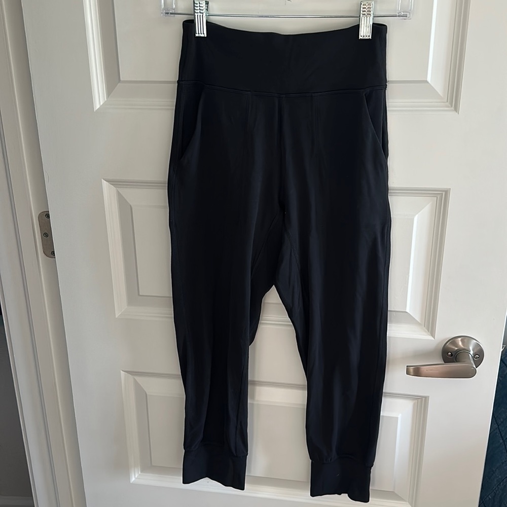 Lululemon pants size 2 in excellent condition!